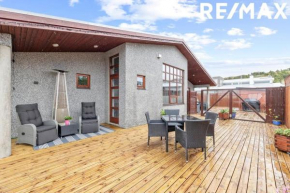 Amazing Villa With Hot Tub Near Reykjavík